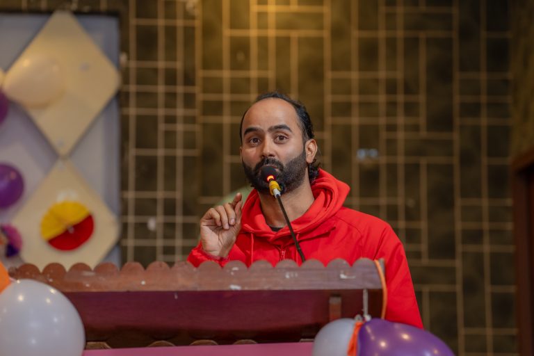 कवि नवराज पराजुली कविताका गुच्छाहरू लिएर कन्सर्टका क्रममा हेटौँडा आउँदै हुनुहुन्छ ।